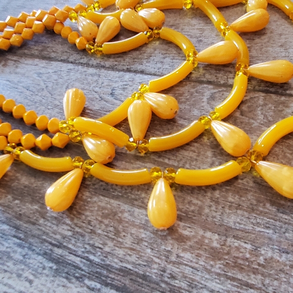 Vintage bakelite ? Yellow unique triple beaded necklace statement bib 70's 80's - Picture 11 of 16